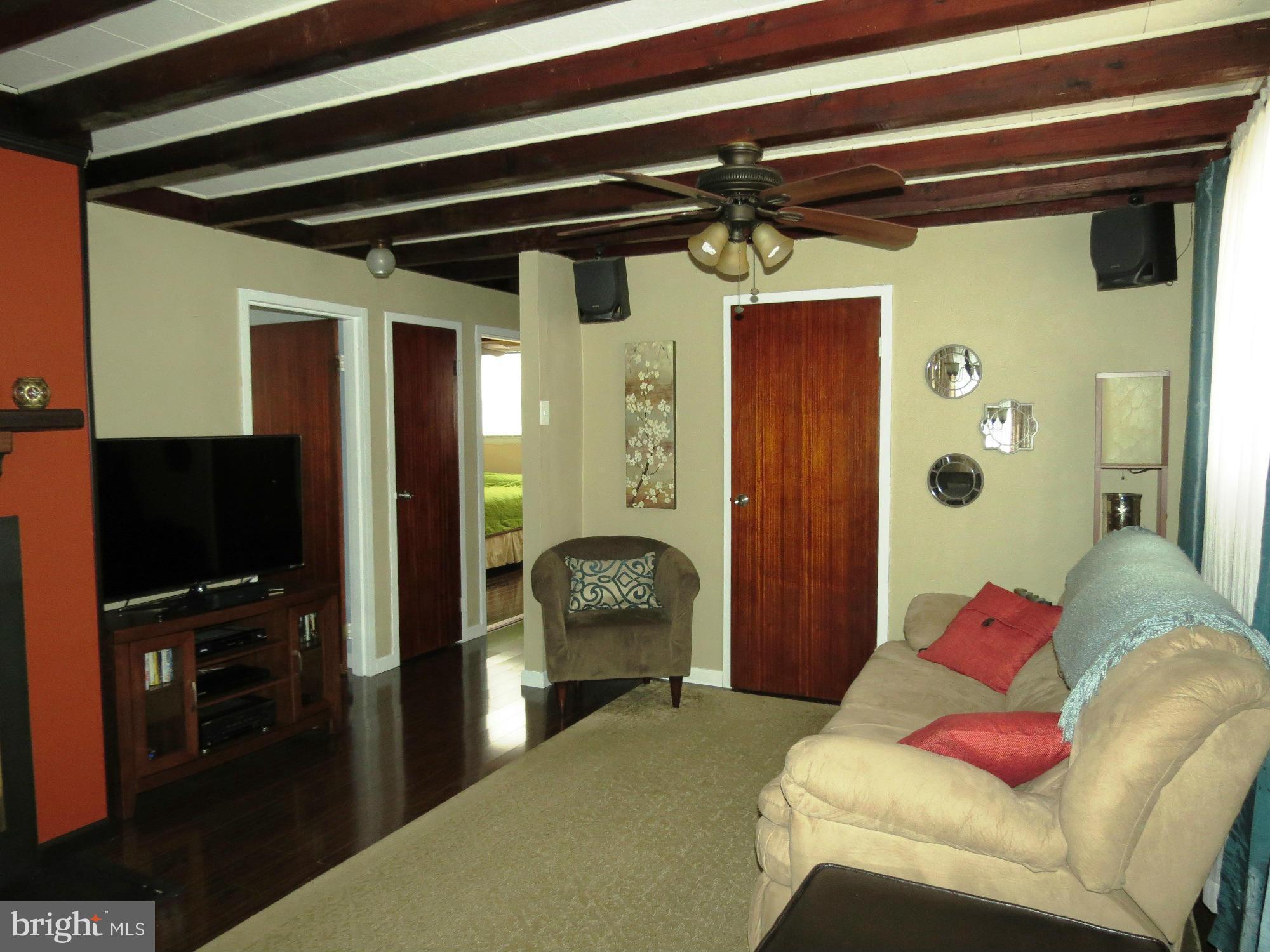 521 Manor Road Sykesville, MD 21784 - Photo 2 of 30 Living Room