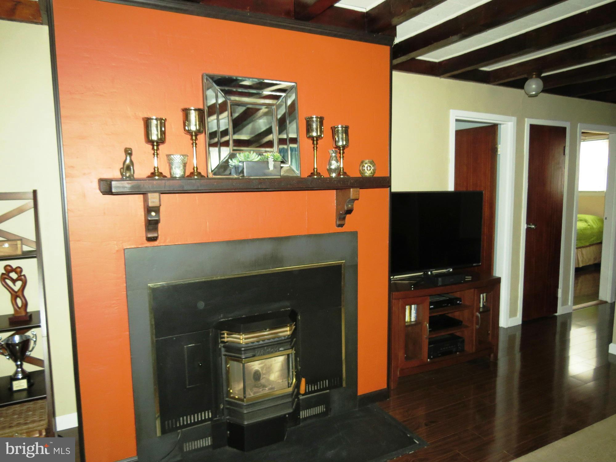 521 Manor Road Sykesville, MD 21784 - Photo 24 of 30 Living Room