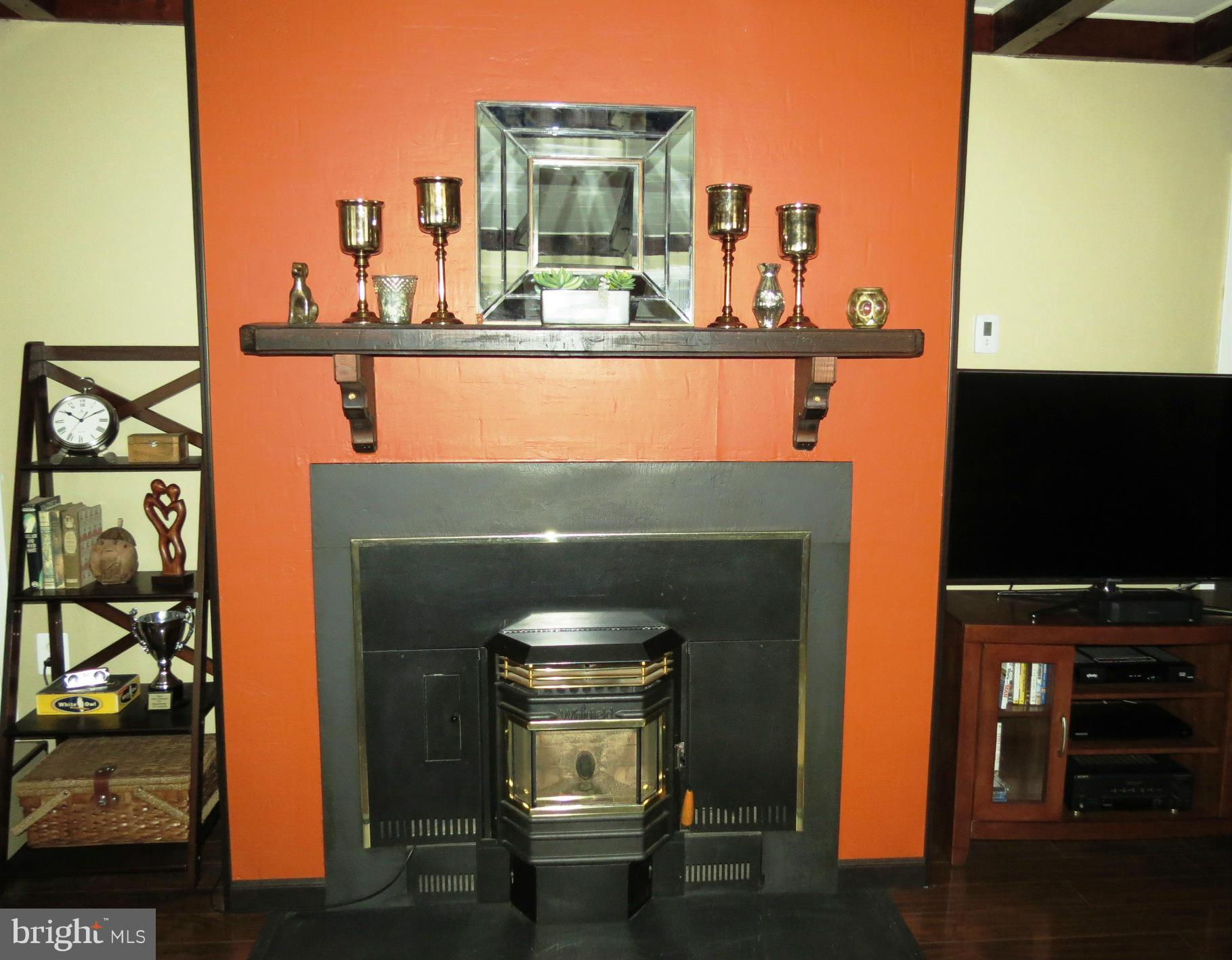 521 Manor Road Sykesville, MD 21784 - Photo 5 of 30 Living Room