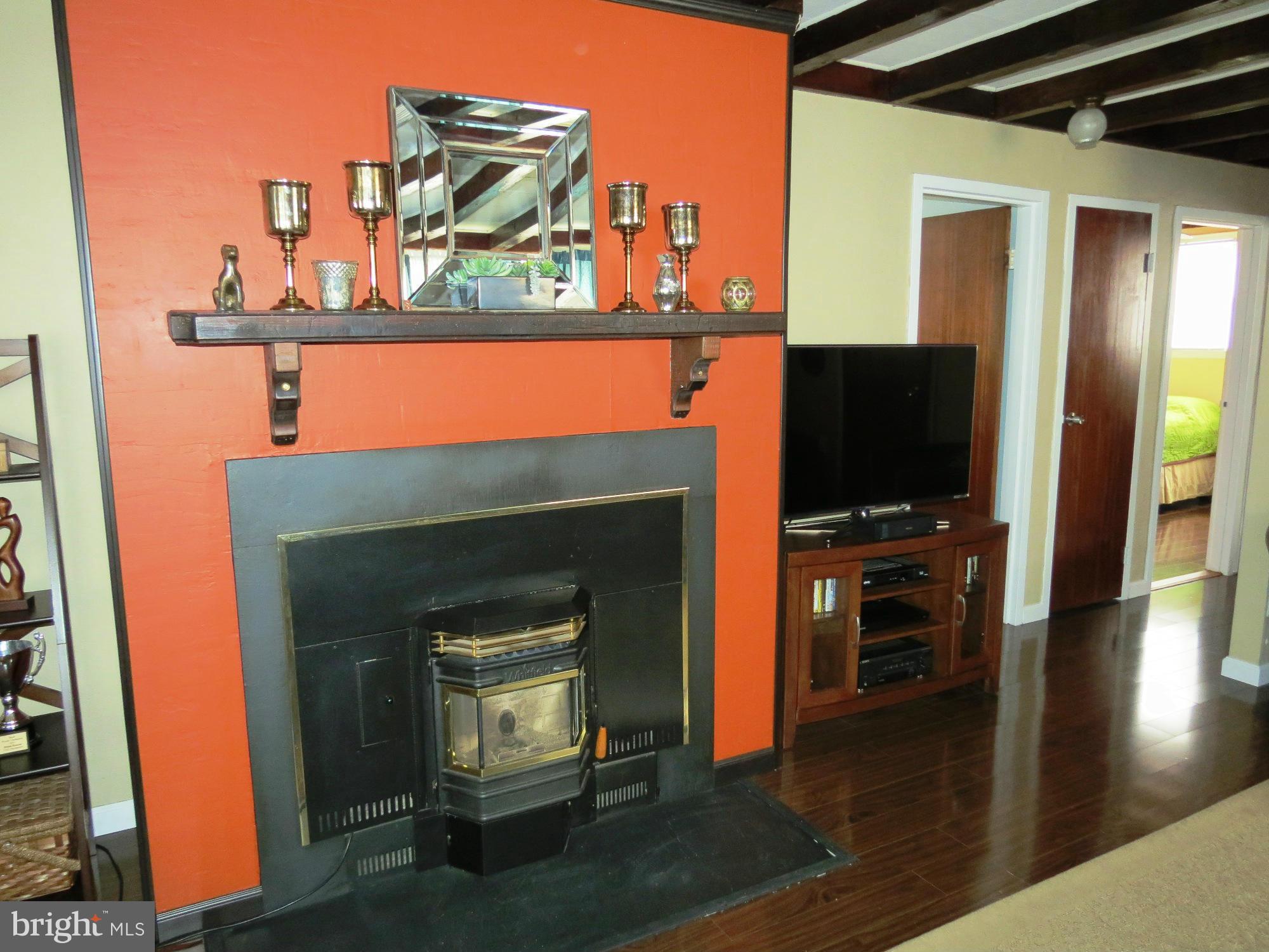 521 Manor Road Sykesville, MD 21784 - Photo 9 of 30 Living Room