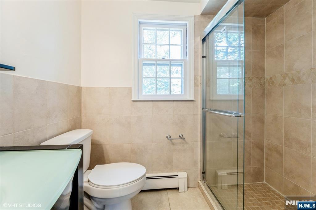 275 Taft Court Paramus, NJ 07652 - Photo 35 of 40