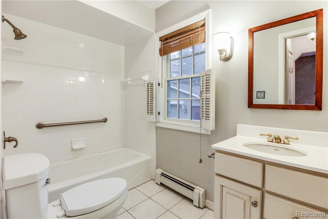 650 Trinway Road Troy, MI 48085 - Photo 20 of 37 Interiors (16 of 24).jpg