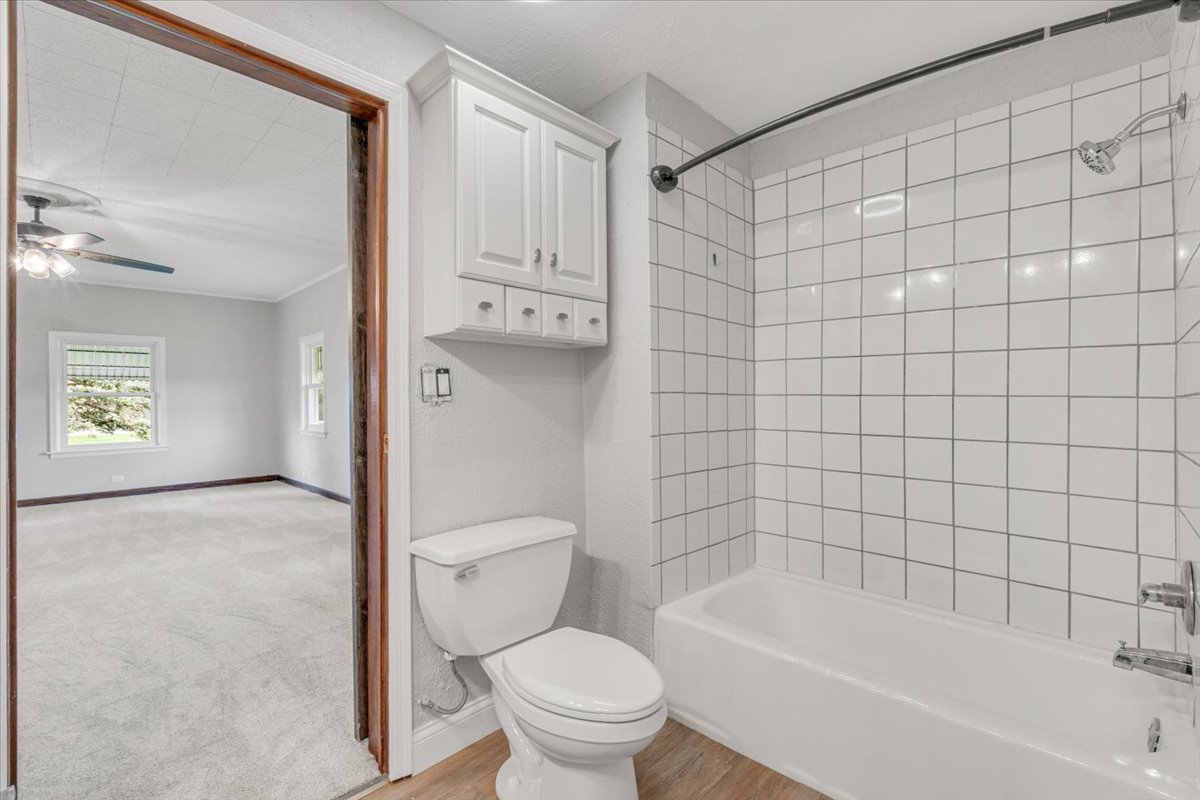 8850 Ridgewood Road Rock Island, IL 61201 - Photo 19 of 45 a bathroom with a toilet and a bathtub