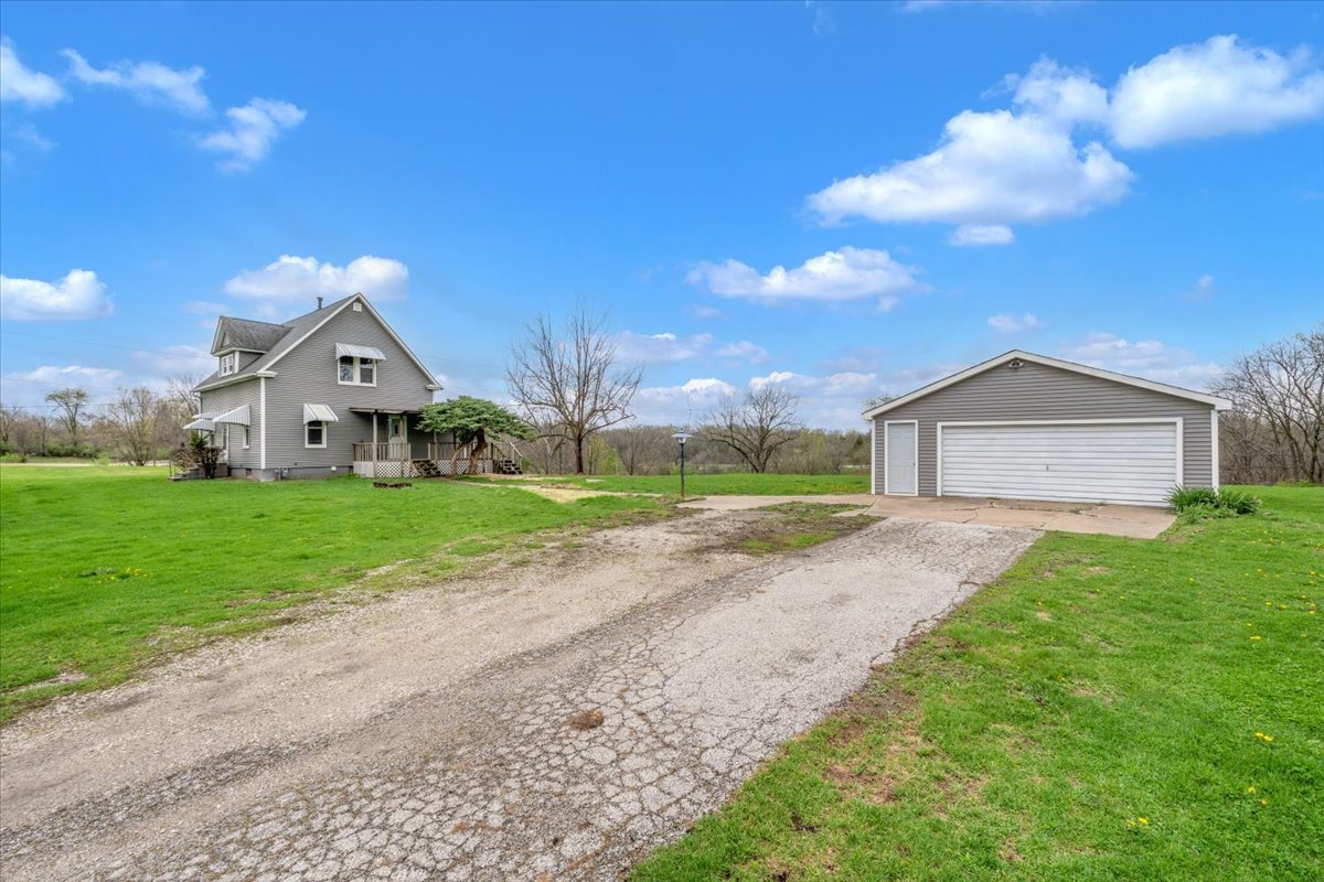 8850 Ridgewood Road Rock Island, IL 61201 - Photo 35 of 45 a front view of a house with garden