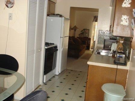 4324 15 Mile Road, Unit 33 Sterling Heights, MI 48310 - Photo 4 of 12 Kitchen
