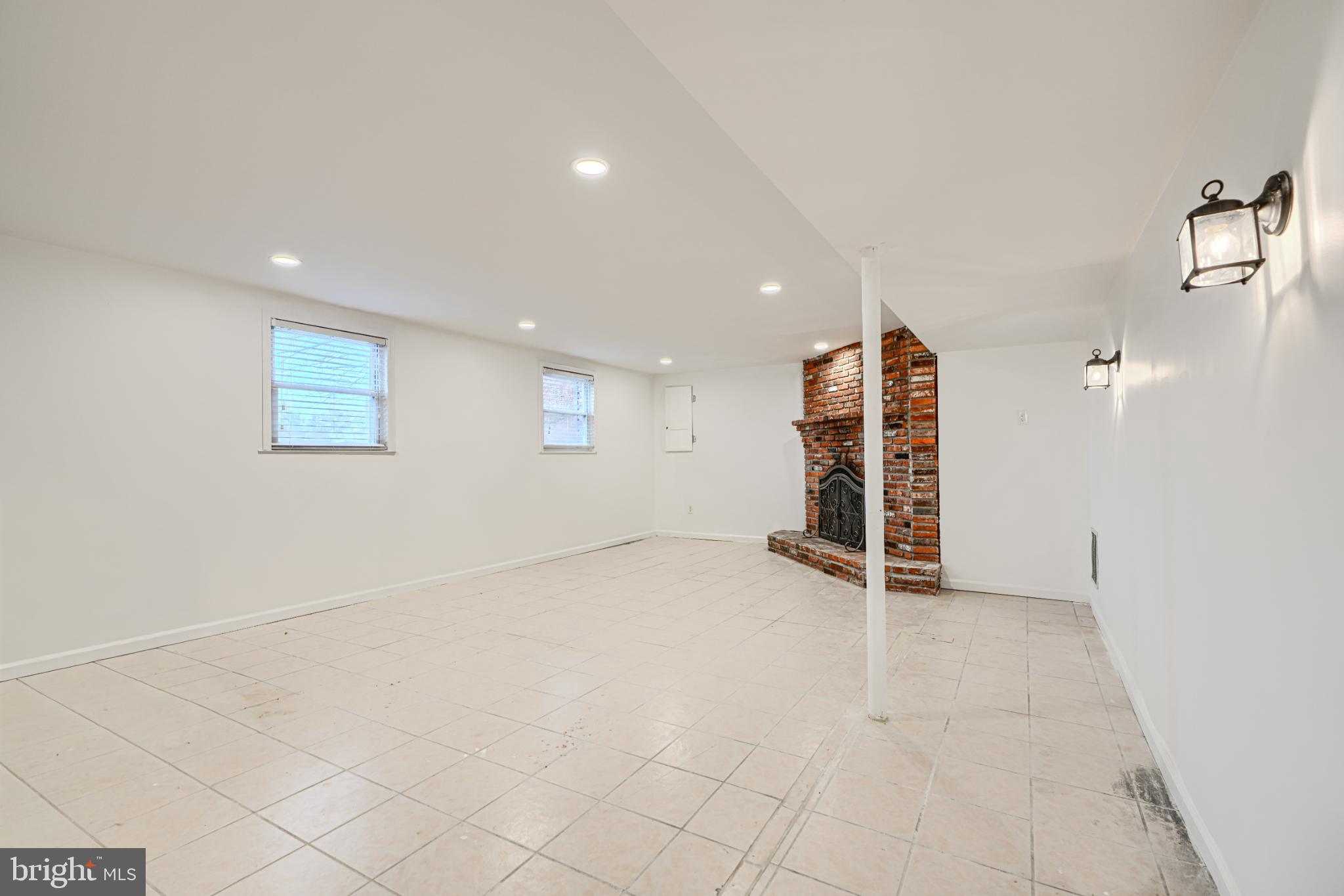1167 Long Valley Road Westminster, MD 21158 - Photo 24 of 36 an empty room with furniture and a ceiling fan