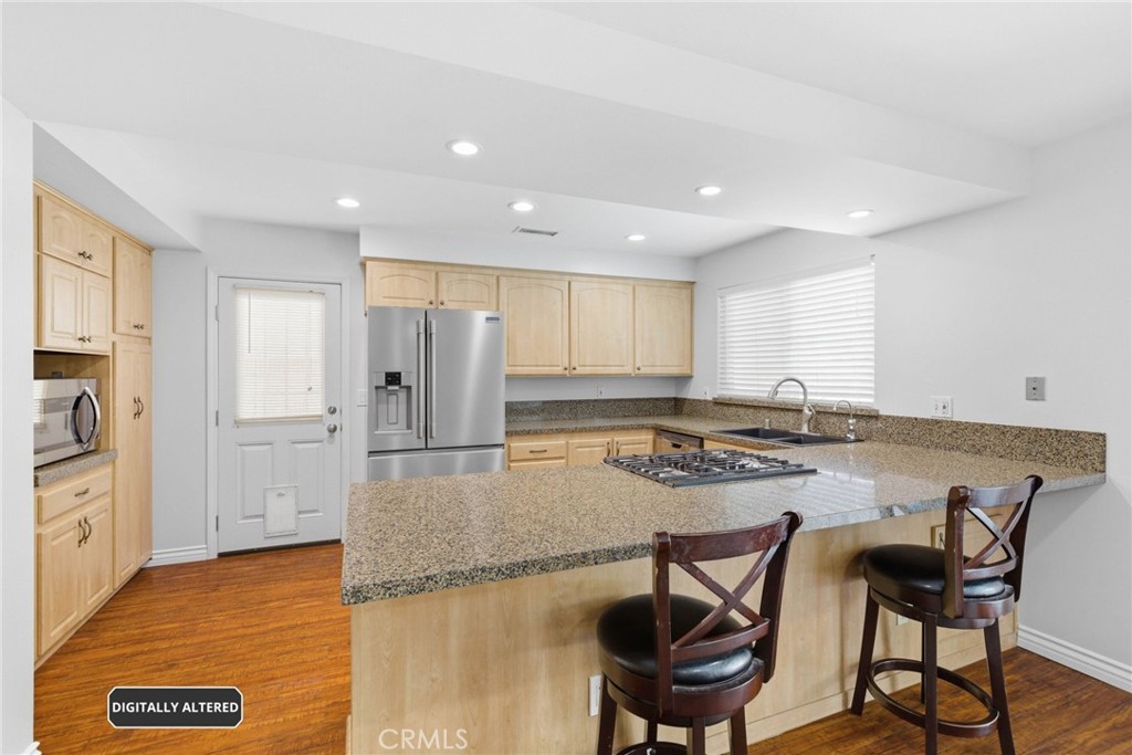 1935 West Chanticleer Road Anaheim, CA 92804 - Photo 11 of 33 Breakfast Bar