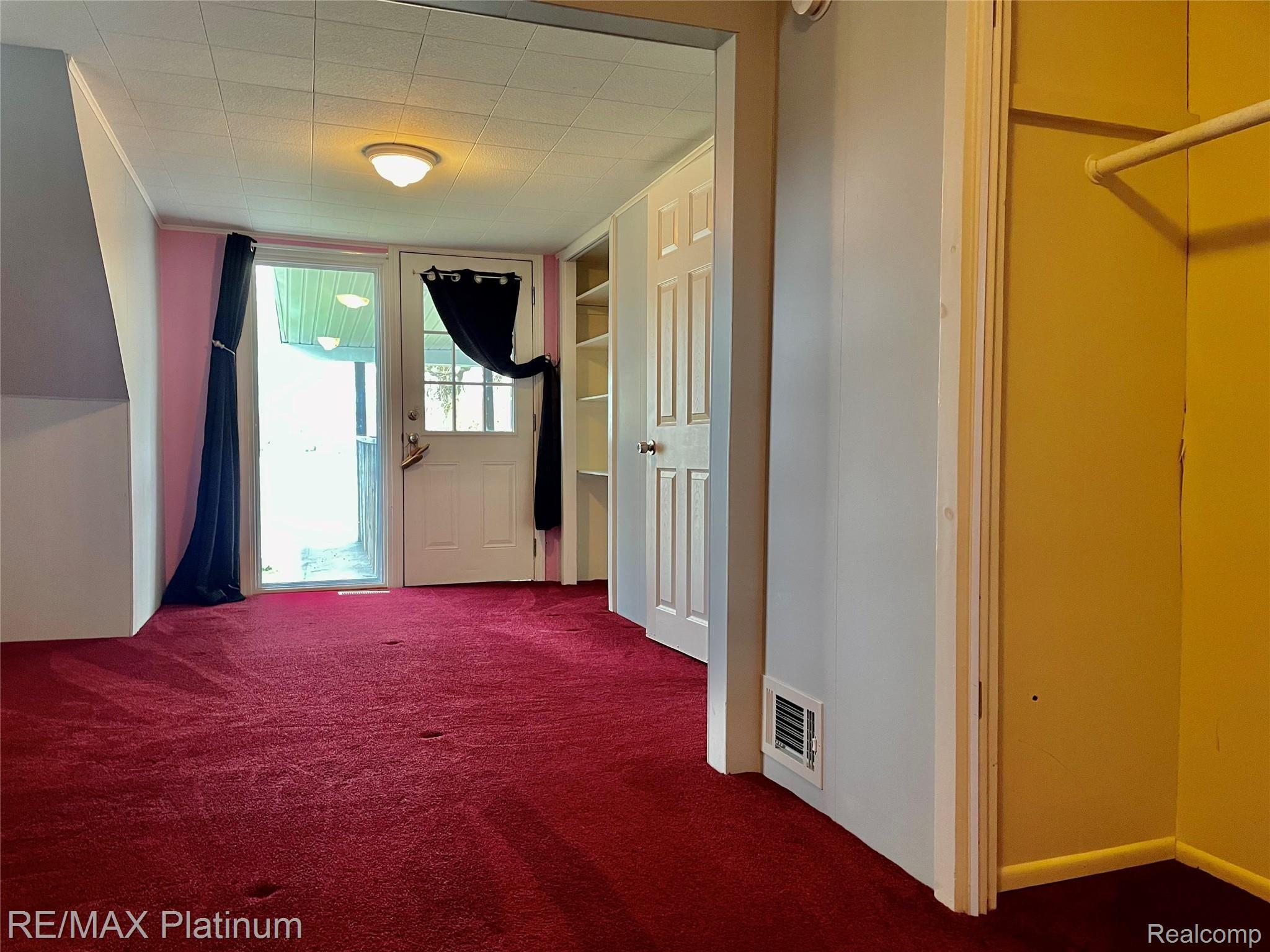 5819 Mabley Hill Road Fenton, MI 48430 - Photo 20 of 34 Upper Level Primary Suite