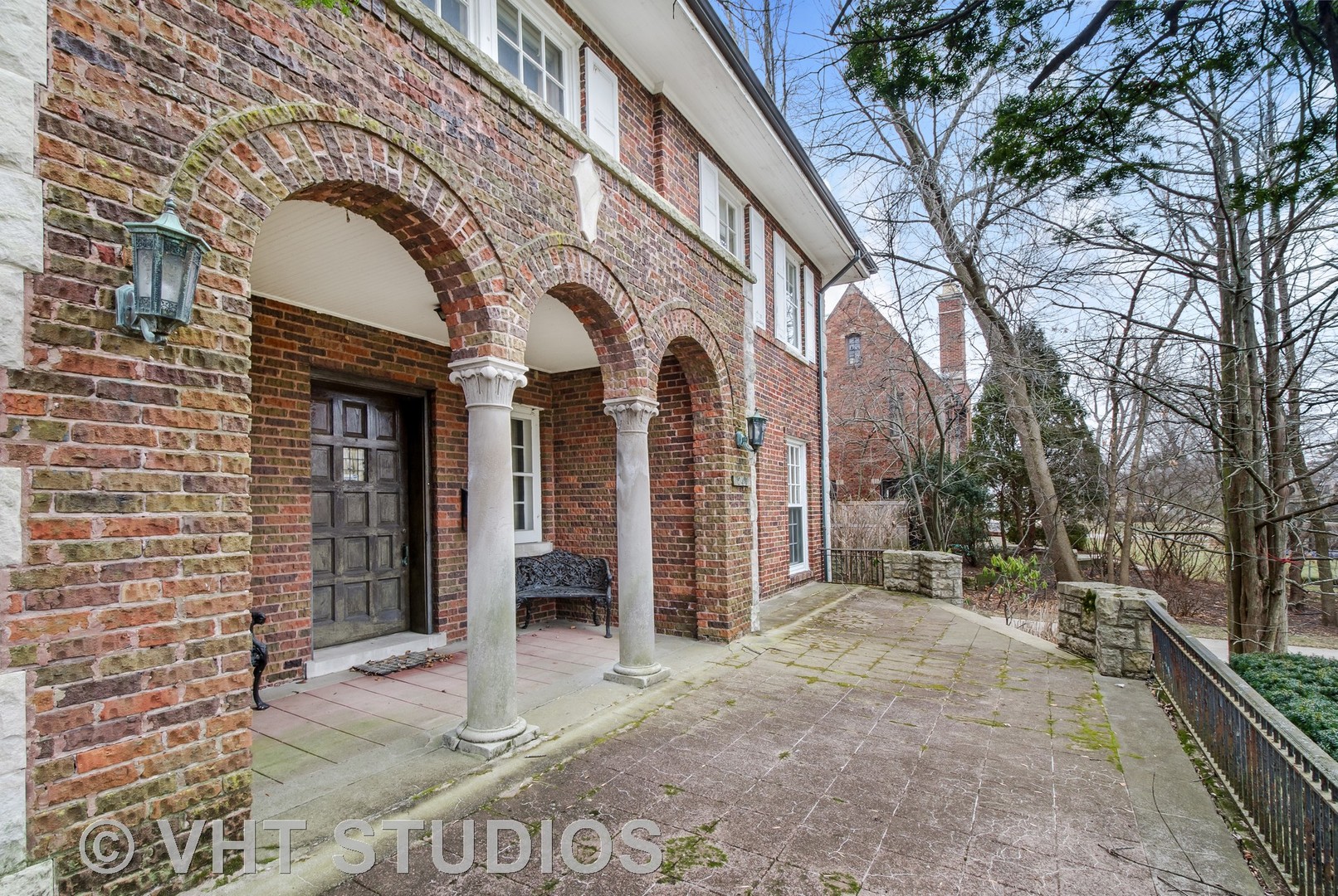 240 Raleigh Road Kenilworth, IL 60043 - Photo 5 of 10 a view of a building with a outdoor space