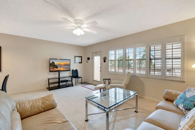 $1,400 | 4050 Cornwall C, Boca Raton, FL 33434