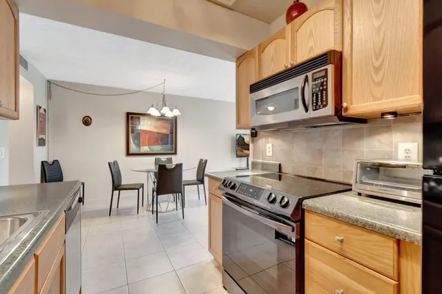 $1,400 | 4050 Cornwall C, Boca Raton, FL 33434
