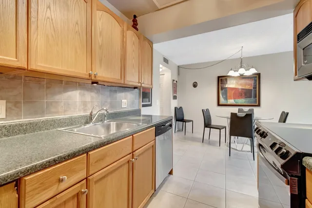 $1,400 | 4050 Cornwall C, Boca Raton, FL 33434