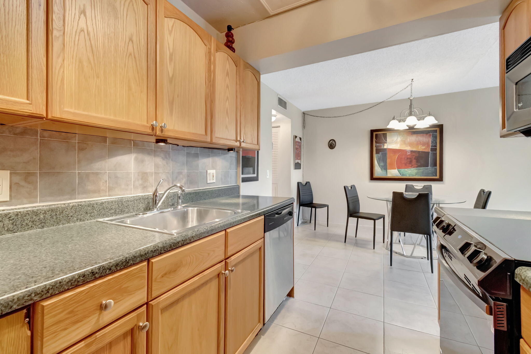 4050 Cornwall C Boca Raton, FL 33434 - Photo 19 of 80 21-web-or-mls-DSC_7549