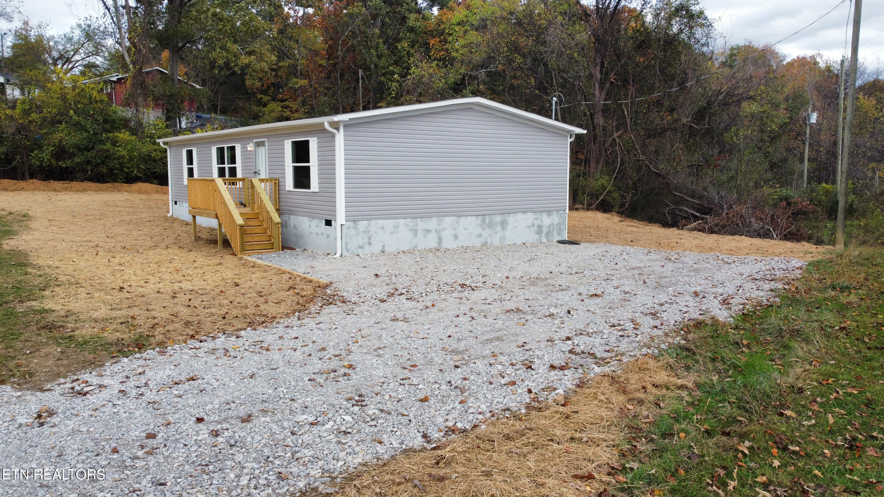 172 Upton Road Sweetwater, TN 37874 - Photo 3 of 27 dji_fly_20241104_140534_626_173074725352