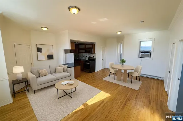 $369,900 | 372 Communipaw Avenue, Unit 4, Jersey City, NJ 07304