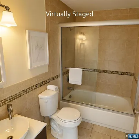 $369,900 | 372 Communipaw Avenue, Unit 4, Jersey City, NJ 07304