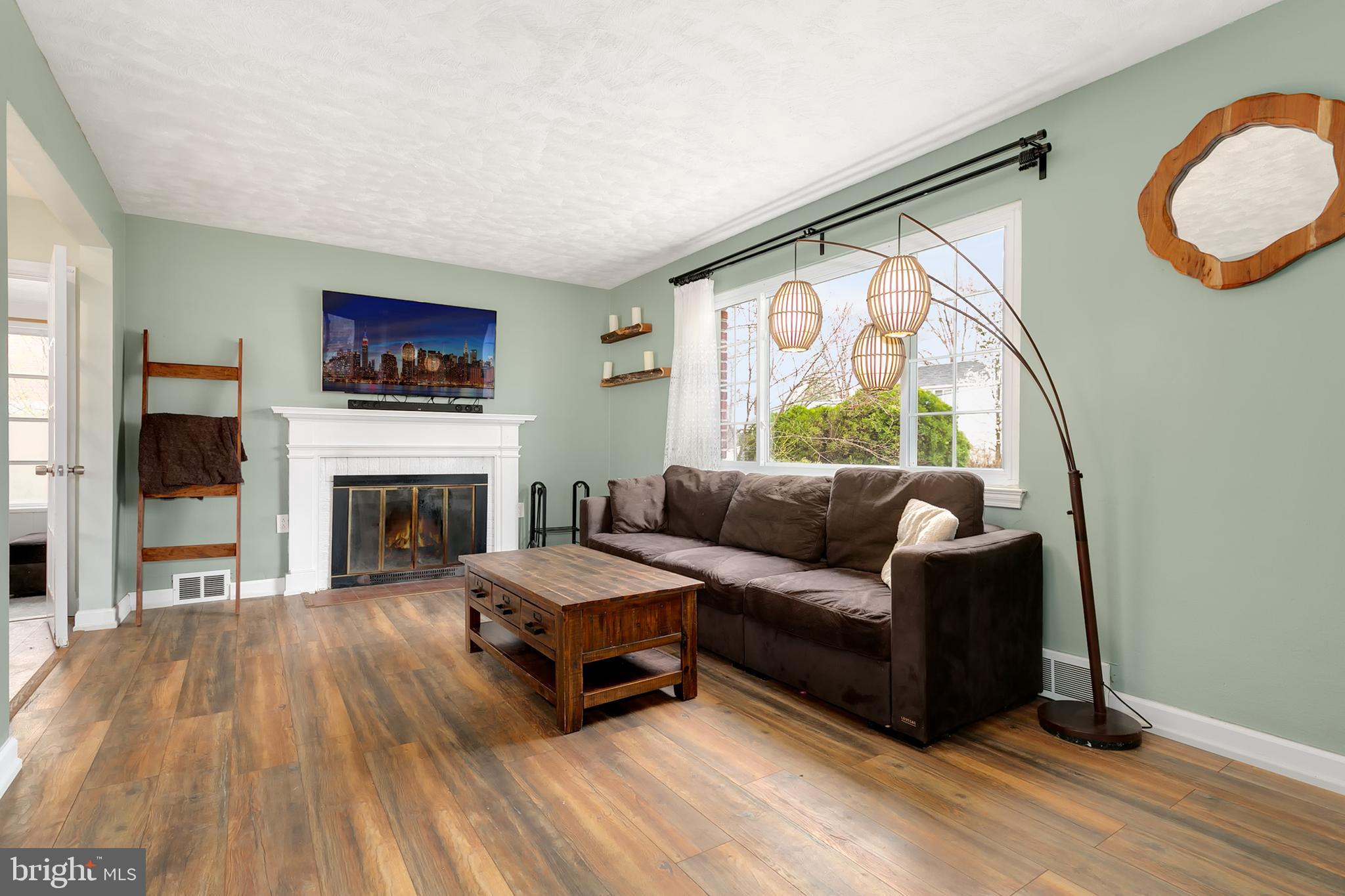 9613 Dilston Road Silver Spring, MD 20903 - Photo 5 of 27 Gallery Image 5