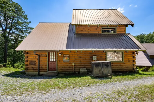 a view of a back yard of the house
