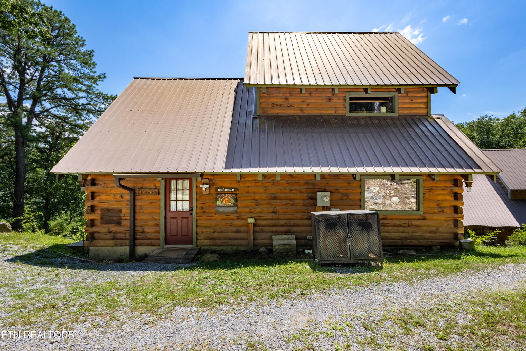 a view of a back yard of the house