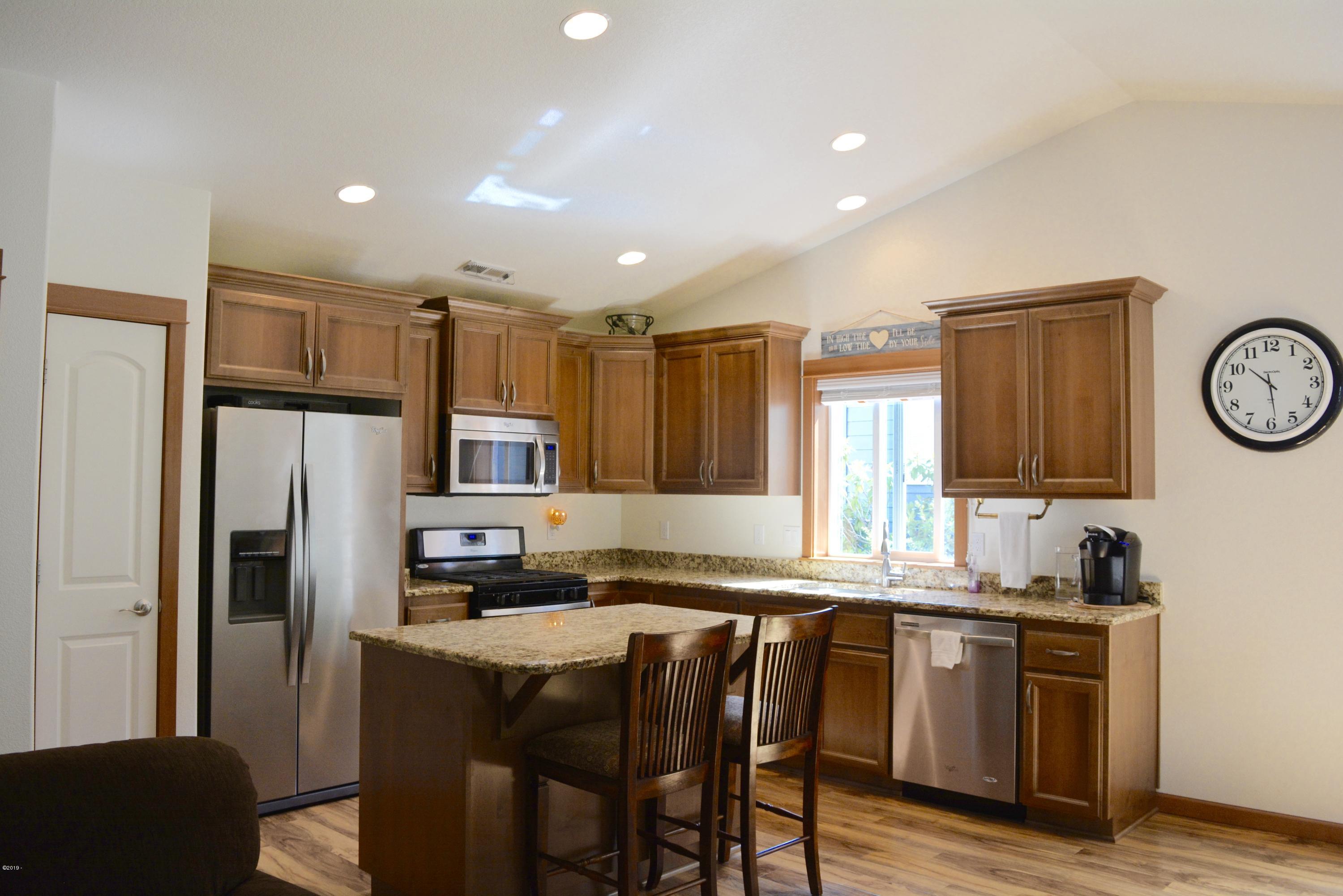 145 Southwest 61 Street Newport, OR 97366 - Photo 16 of 33 Kitchen