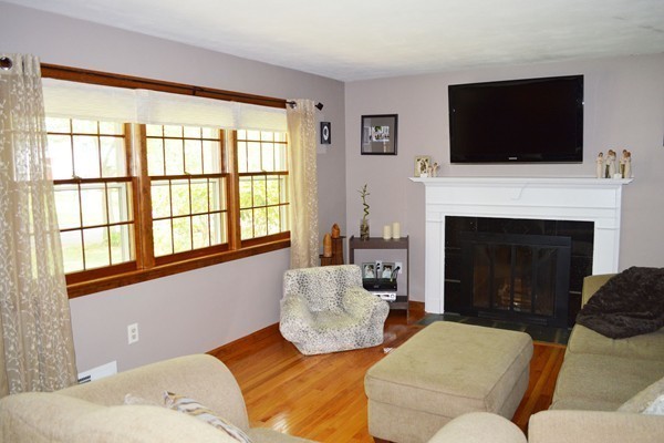 149 Hadley Street Springfield, MA 01118 - Photo 6 of 30