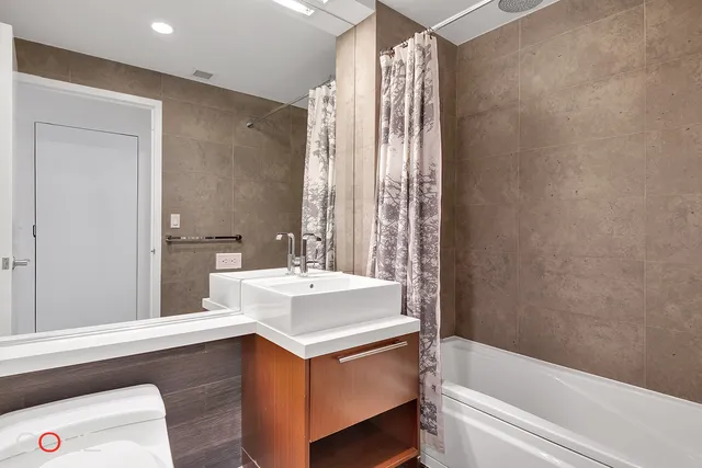 $2,395,000 | 305 West 16th Street, Unit 6E | Chelsea