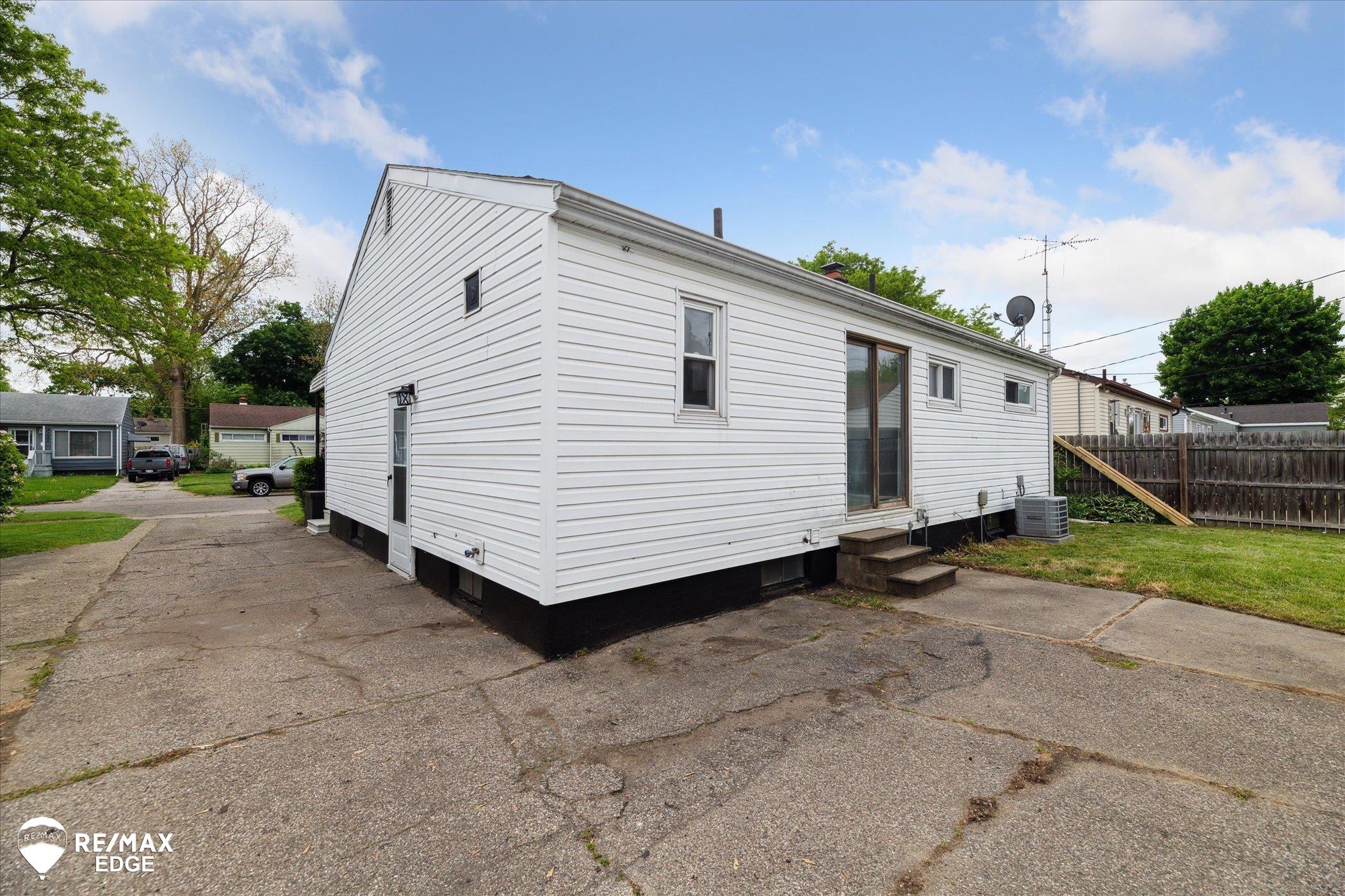 3717 Risedorph Avenue Flint, MI 48506 - Photo 33 of 40 50169552-29ac294b-84ef-41c9-a685-941e9adf86a3.JPG