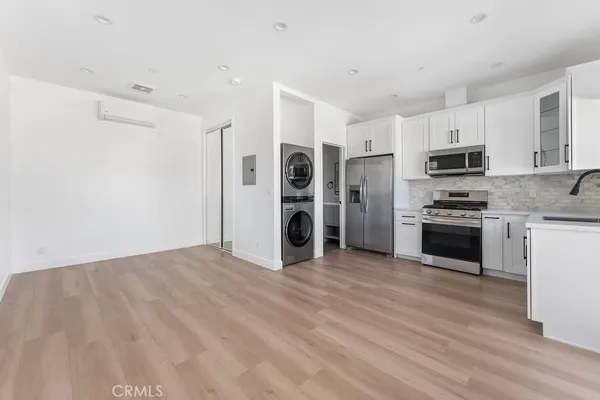 $1,895 | 19950 Archwood Street, Winnetka, CA 91306