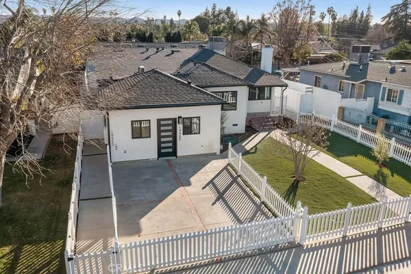 $1,895 | 19950 Archwood Street, Winnetka, CA 91306