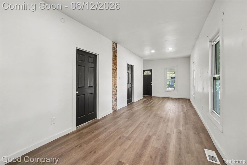 701 11th Street Bay City, MI 48708 - Photo 3 of 25