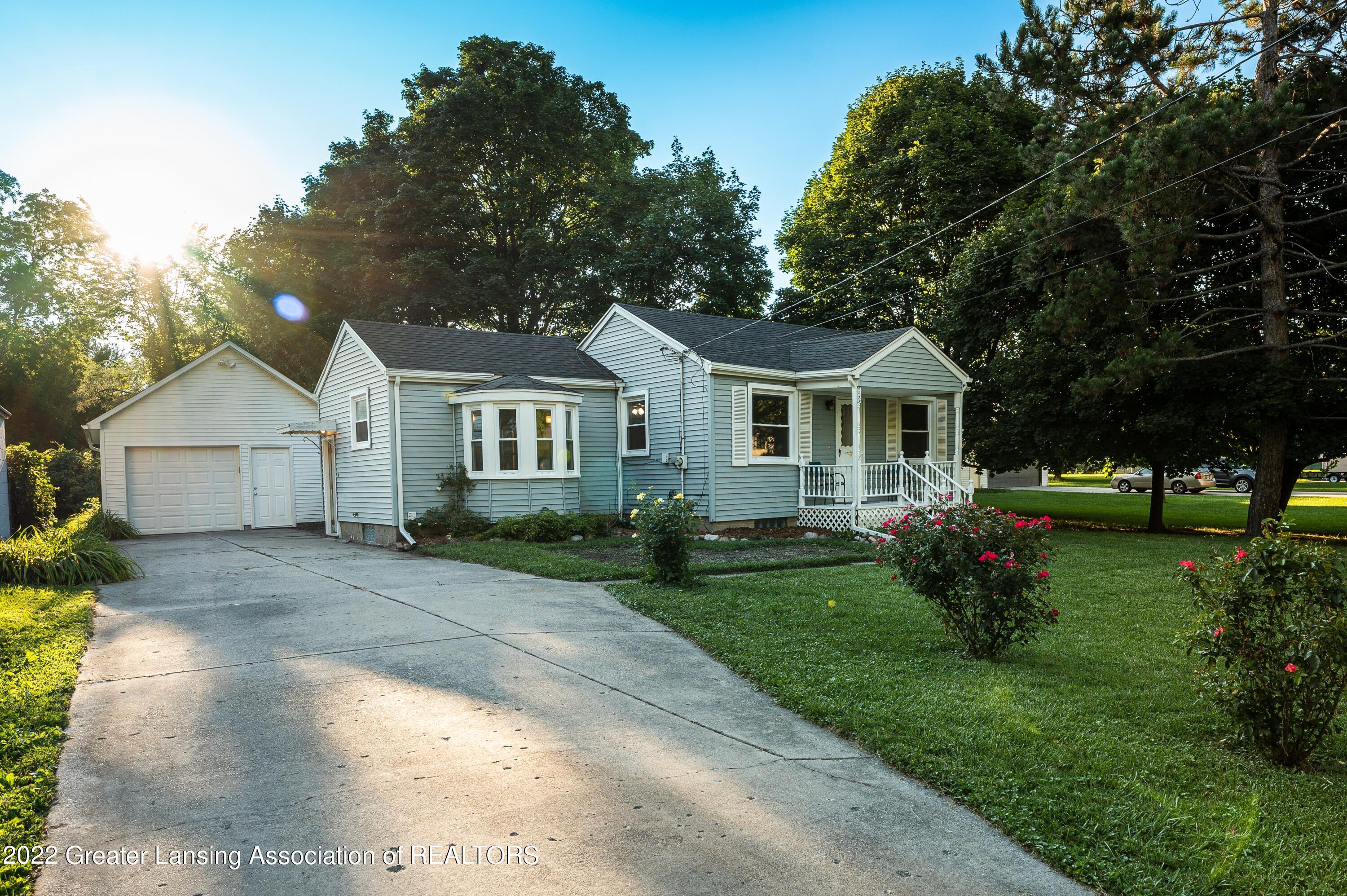 222 Stoner Road Lansing, MI 48917 - Photo 1 of 18 1 (2)
