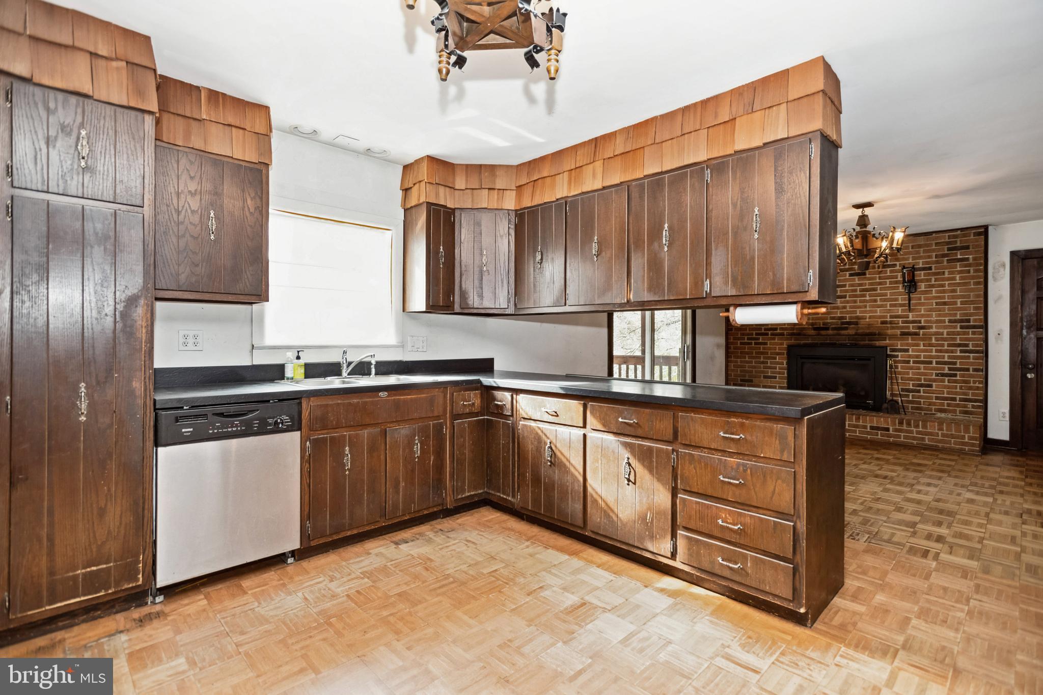 12515 Ox Hunt Road Herndon, VA 20171 - Photo 7 of 37