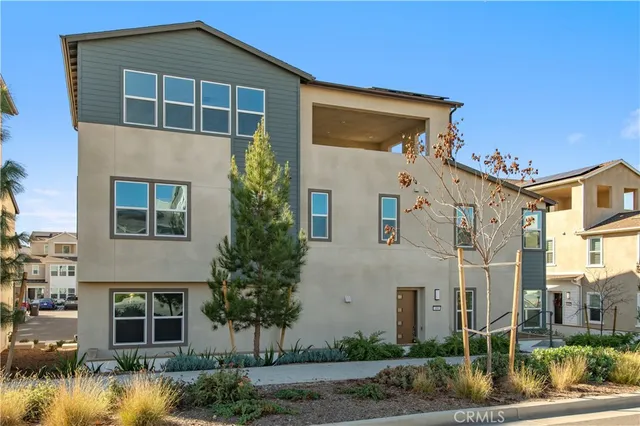 $6,000 | 466 Lobata, Irvine, CA 92618