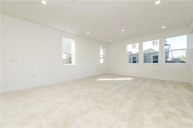 $6,000 | 466 Lobata, Irvine, CA 92618