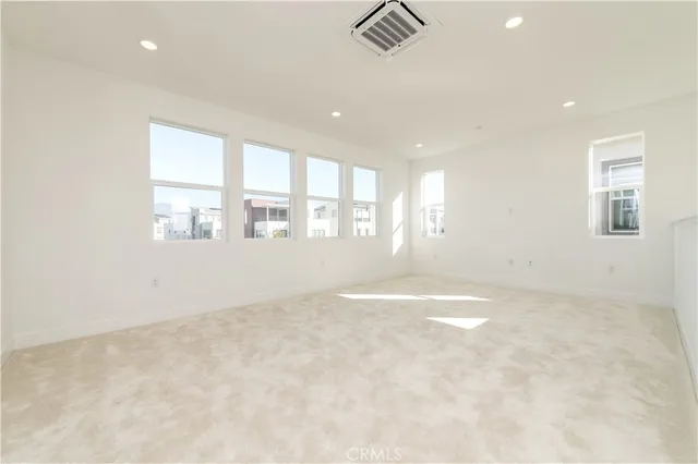 $6,000 | 466 Lobata, Irvine, CA 92618