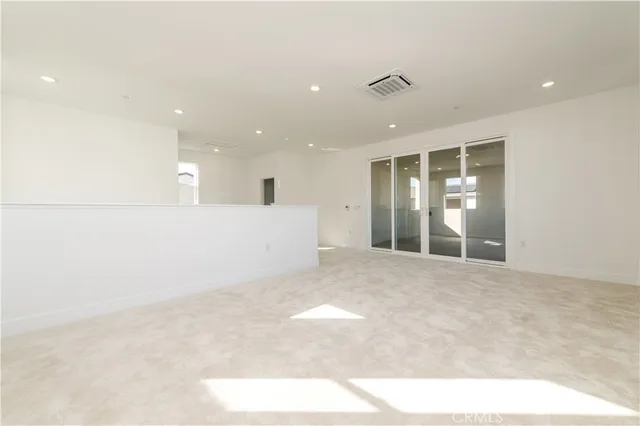 $6,000 | 466 Lobata, Irvine, CA 92618