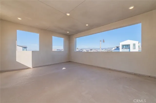 $6,000 | 466 Lobata, Irvine, CA 92618