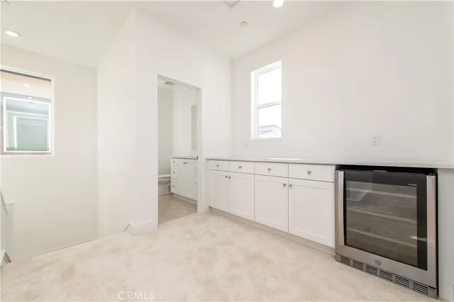 $6,000 | 466 Lobata, Irvine, CA 92618