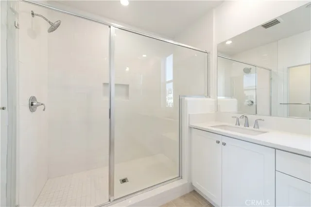 $6,000 | 466 Lobata, Irvine, CA 92618