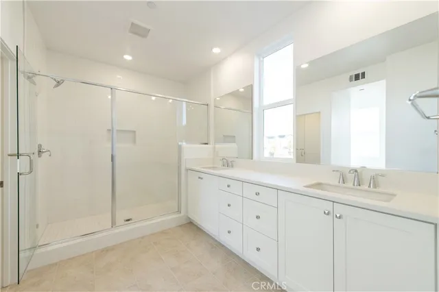 $6,000 | 466 Lobata, Irvine, CA 92618