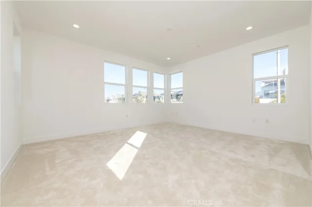 $6,000 | 466 Lobata, Irvine, CA 92618