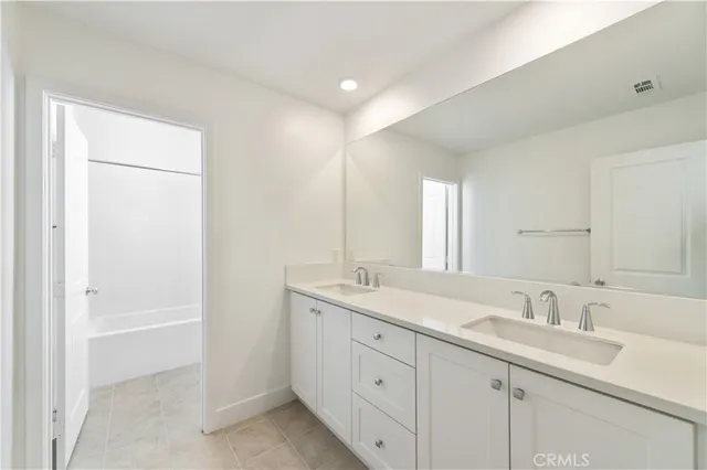 $6,000 | 466 Lobata, Irvine, CA 92618