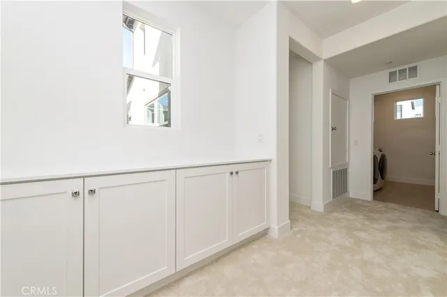 $6,000 | 466 Lobata, Irvine, CA 92618