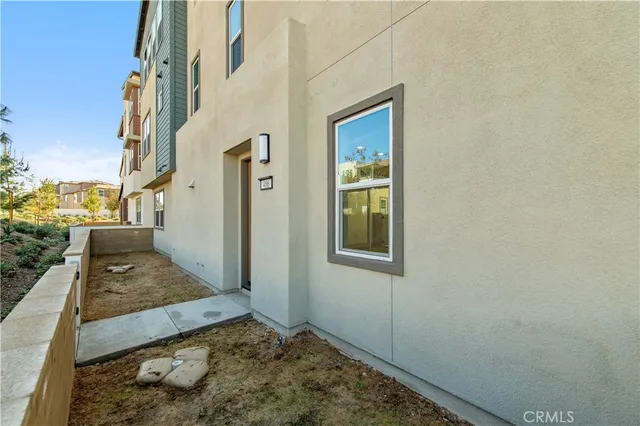 $6,000 | 466 Lobata, Irvine, CA 92618