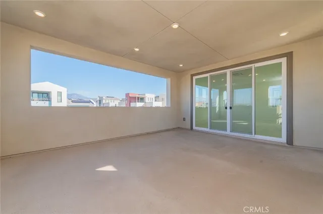 $6,000 | 466 Lobata, Irvine, CA 92618