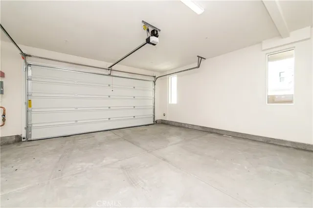 $6,000 | 466 Lobata, Irvine, CA 92618