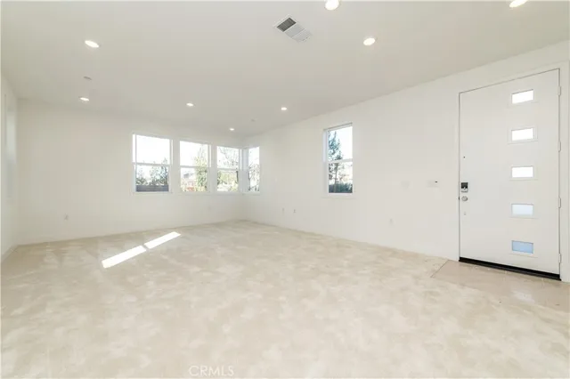 $6,000 | 466 Lobata, Irvine, CA 92618