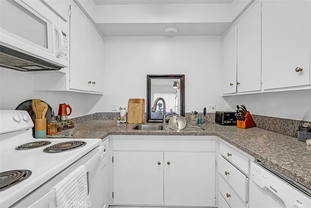 $4,985,000 | 6652 Darby Avenue, Reseda, CA 91335