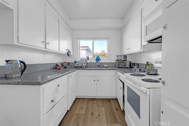 $4,985,000 | 6652 Darby Avenue, Reseda, CA 91335