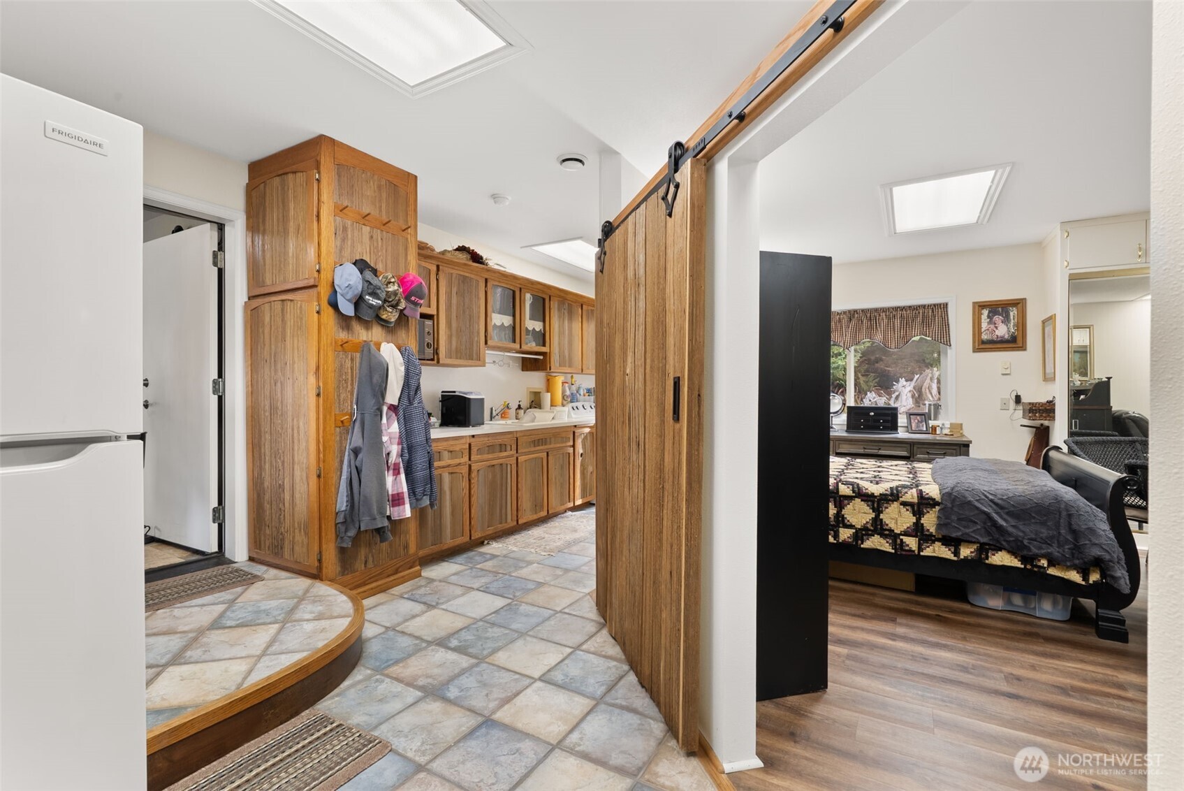 65 Wilderness Road Oakville, WA 98568 - Photo 16 of 40 a view of a living room